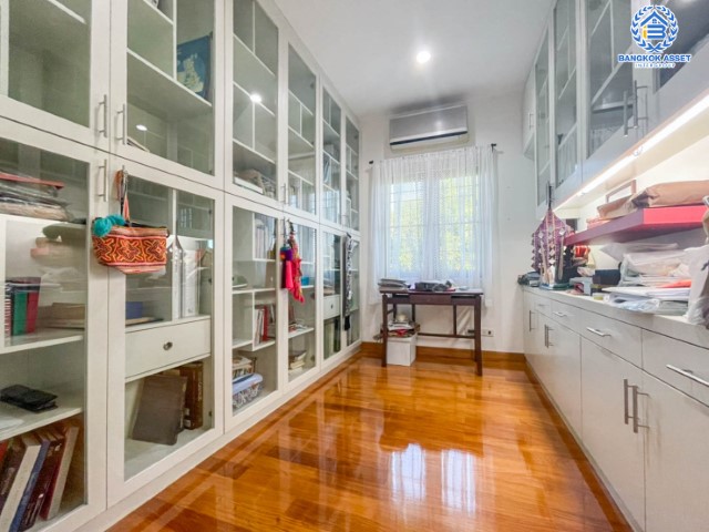 *****บ้านเดี่ยวหลังใหญ่โซนเมือง ม.เสนานิคม พหลโยธิน บนเนื้อที่กว่า 203 ตร.ว. ฟังก์ชันครบจัดเต็ม 3 ห้องนอน 3 ห้องน้ำ จอดรถ 3 คัน บ้านสวยพร้อมอยู่ แถมฟรี! เครื่องปรับอากาศ 4 เครื่อง บนทำเลที่ดี เดินทางสะดวก ใกล้เซ็นทรัลลาดพร้าว และทางด่วนรามอินทรา พร้อมราคาสุดพิเศษ!